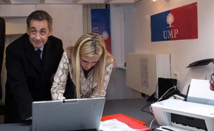 Nicolas Sarkozy vote à la permanence du parti à Paris 16e, pour la présidence de l'UMP, le 29 novembre 2014