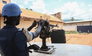 Un soldat de la MINUSCA à Bangui en Centrafrique en octobre 2015.