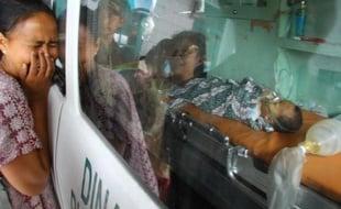 Un séisme de magnitude 6,1 survenu mardi dans la province indonésienne d'Aceh, ravagée en 2004 par un tremblement de terre et un tsunami meurtriers, a fait au moins onze morts et une cinquantaine de blessés, a-t-on appris de diverses sources officielles et médicales.