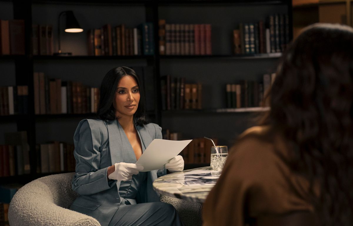 « La pire série jamais réalisée »... « All's Fair », la série avec Kim Kardashian, se fait massacrer par la critique