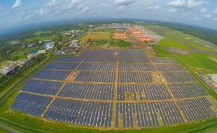 Le parc photovoltaïque de l'aéroport Cochin International, en Inde.