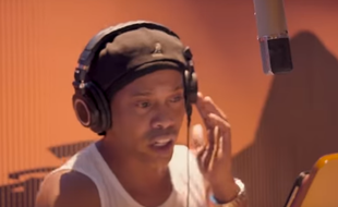 Ronaldinho a les mêmes gimmicks que Nelson Monfort
