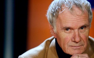 Le cinéaste et romancier Pierre Schoendoerffer est mort mercredi matin à l'âge de 83 ans des suites d'une opération à l'hôpital Percy à Clamart, a annoncé à l'AFP sa famille, confirmant une information du Figaro.fr.