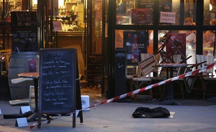 Paris, le 13 novembre 2011. Un terroriste s'est fait exploser au restaurant Le Comptoir Voltaire.