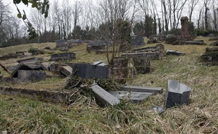 Des centaines de tombes ont été profanées au cimetière juif de Sarre-Union.
