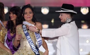Le sort de Miss France 2008, Valérie Bègue, menacée de perdre sa couronne après la publication de photos suggestives, sera fixé vendredi à Paris, a indiqué mercredi Geneviève de Fontenay, présidente du comité Miss France.