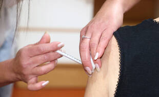 D'ici début décembre le rappel vaccinal contre le Coronavirus pourrait être ouvert à tous les adultes en France.