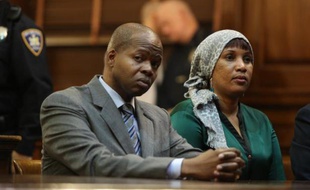 Kenneth Thompson et Nafissatou Diallo lors d'una audience le 10 décembre 2012 au tribunal à New York