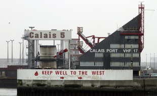 Les pêcheurs bloquent l'entrée du port de Calais (illustration).
