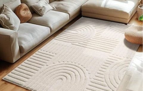 Cocooning et chic : ce tapis à relief crème est à prix cassé chez Maisons du Monde
