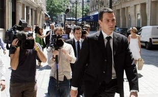 Le trader Jérôme Kerviel a "abusé de la confiance" d'une hiérarchie "négligente" pour réaliser ses falsifications, selon un rapport de police qui reprend la vision de l'affaire développée dans un rapport interne de la Société Générale.