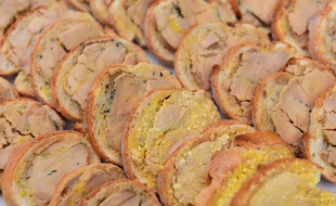 Illustration de toasts de foie gras.(Photo by NICOLAS TUCAT / AFP)