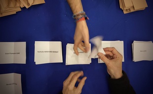 Dépouillement à Lille le 20 novembre 2016 pour le premier tour de la primaire de droite.