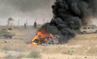 Image d'illustration. Les forces libyennes pro-gouvernement d'union nationale, le 2 juin 2016, en Libye, sur le site d'une attaque par des jihadistes à l'entrée de Syrte