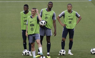 Dembélé, Griezmann, Pogba et Mbappé à l'entraînement à Nice, le 31 mai 2018.