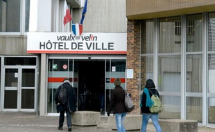 Vue extérieure de la mairie le 3 février 2014 à Vaulx-en-Velin