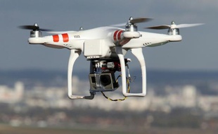 Réglementé depuis un arrêté ministériel du 11 avril 2012, qui fixe notamment à 150 mètres la hauteur maximale de vol, le marché du drone civil compte actuellement 2.000 exploitants - contre 460 début 2014 - et une centaine de constructeurs