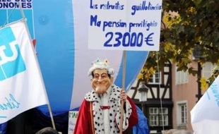 Lors de la septième journée d'action contre la réforme des retraites jeudi, les manifestants ont été moins nombreux à battre le pavé, mais leur créativité ne s'émousse pas pour imaginer de nouveaux slogans, de Lille à Marseille.