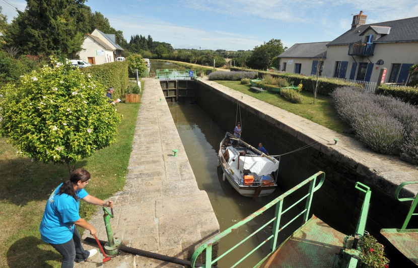 Canal de Nantes à Brest Navigation restreinte en raison du manque d'eau Canal de Nantes à Brest Navigation restreinte en raison du manque d'eau