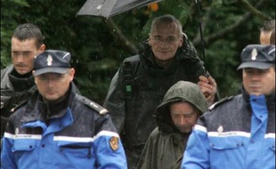 Les parties civiles dans le double meurtre de Montigny-lès-Metz (Moselle) vont réclamer un non-lieu pour Francis Heaulme que des analyses semblaient disculper mardi pour tenter d'obtenir un nouveau procès de Patrick Dils, acquitté il y a cinq ans dans cette affaire.