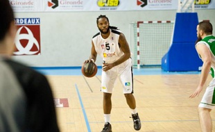 Les JSA de Nigel Wyatte, ici face au Portel, le 1er février 2013, subissent une crise sportive et financière.
