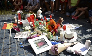 Hommage aux victimes des attentats de Catalogne