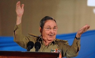 Le président cubain Raul Castro s'est déclaré vendredi prêt à dialoguer "directement", "sans intermédiaire", et d'égal à égal avec le président américain élu Barack Obama.