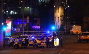 Un attentat a fait 19 morts et près de 50 blessés lundi soir à l'issue d'un concert de la chanteuse pop américaine Ariana Grande dans la salle Arena à Manchester