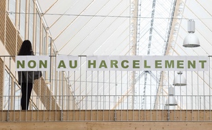 Une pancarte contre le harcèlement scolaire, dans un lycée nantais, en 2017 (illustration).