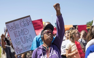 Des milliers de protestants contre la violence par armes à feu à Chicago ont bloqué une partie de l'autoroute le 7 juillet 2018.