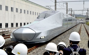 Le train à grande vitesse japonais Alfa-X.