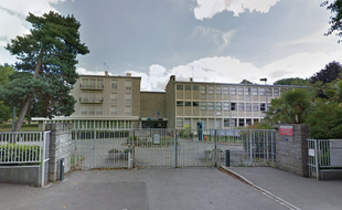 Plus grand lycée de Bretagne, Bréquigny accueille plus de 3.000 élèves à Rennes.