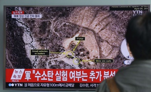 A Seoul (Corée du Sud), un homme regarde un programme télévisé annonçant que la Corée du Nord a effectué un essai nucléaire le 9 septembre 2016.