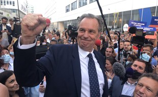 Renaud Muselier n'a pas boudé son plaisir au moment de célébrer sa victoire devant son QG à Marseille