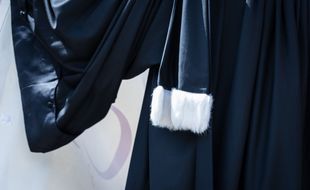 Illustration d'une robe d'avocat.