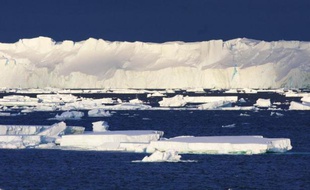 Photo non datée du glacier Totten, le plus grand de l'Antarctique oriental, publiée le 26 janvier 2015 par l'Organisation pour la recherche scientifique et industrielle du Commonwealth
