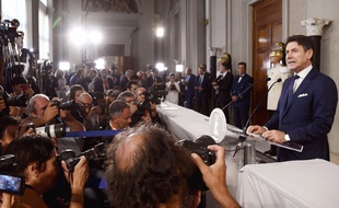 Le nouveau gouvernement italien porté par une majorité réunissant les sociaux-démocrates et les Cinq Etoiles (M5S) a été formé et présenté au président Sergio Mattarella, ce mercredi.