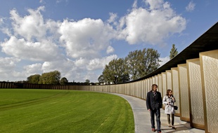 L'Anneau de mémoire à Notre-Dame de Lorette, dans le Pas-de-Calais.