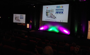 Remise des As d'or aux meilleurs jeux de société de l'année au Palais des Festivals de Cannes, le 26 février 2015.