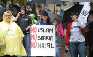 Des manifestants dénoncent l'islamisme radical à Sydney le 4 avril 2015