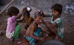 La vague de chaleur qui sévit depuis une semaine en Inde a déjà tué plus de 1.100 personnes, ont annoncé ce mercredi 27 mai, les autorités.