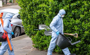 La police britannique près de l'endroit où a été retrouvé le corps de la Française Laureline Garcia-Bertaux dans la banlieue de Londres, le 7 mars 2019.