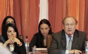 Le maire UMP, Jean-Pierre Bechter, remplace l'avionneur Serge Dassault.