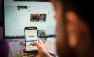 Les parlementaires souhaitent renforcer le dispositif législatif en matière de cyberviolences conjugales.