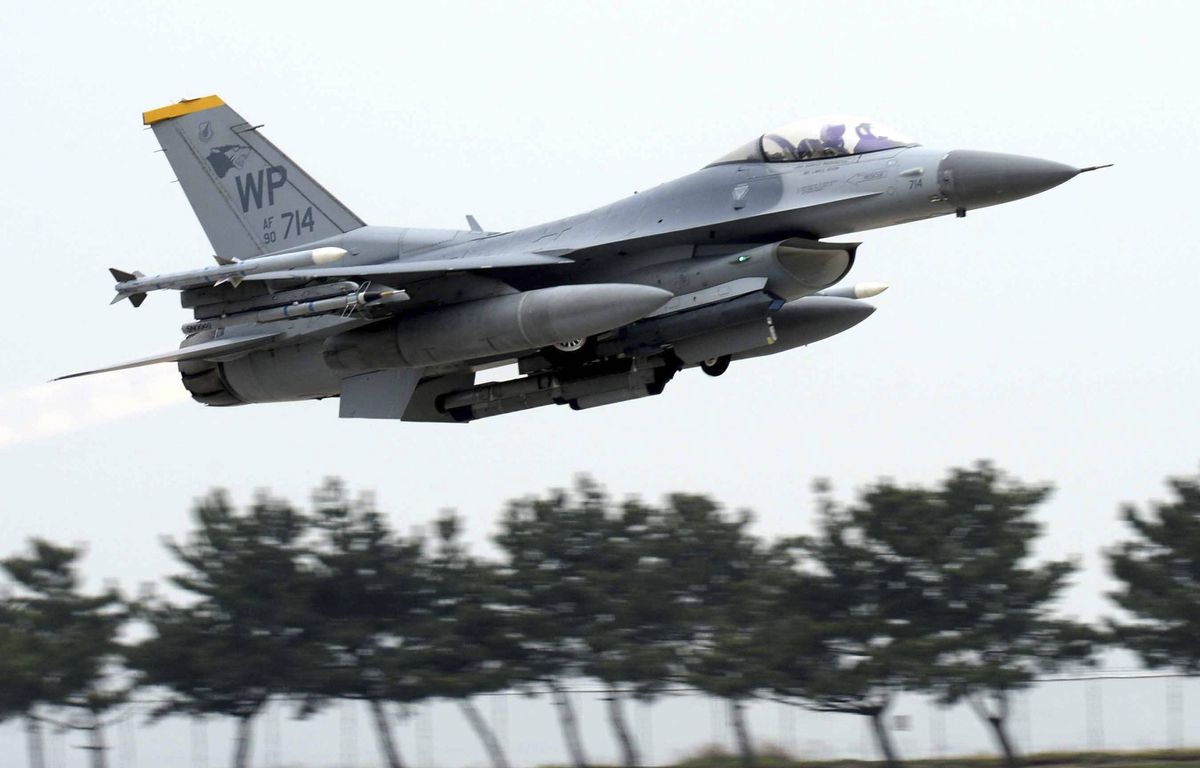 Des F-16 bientôt livrés au 667e jour de la guerre en Ukraine