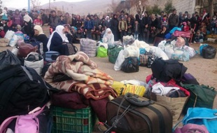 Des civils rassemblés le 11 janvier 2016 à Madaya en attente de l'arrivée de l'aide humanitaire