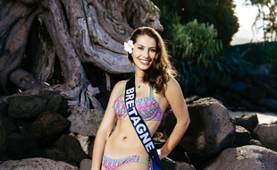 La miss Bretagne Léa Bizeul ici lors d'un shooting photo à Tahiti le 25 novembre 2015