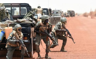 Des soldats maliens lors d'une opération anti terroriste (illustration).