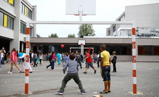 Toulouse,les élèves d'une école élémentaire lors de la récréation.