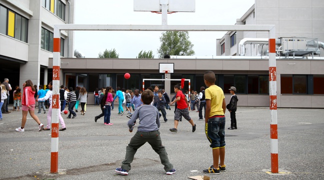 Les garçons au centre, les filles sur les côtés... Pourquoi la cour de récréation est un lieu d'inégalités entre les élèves?